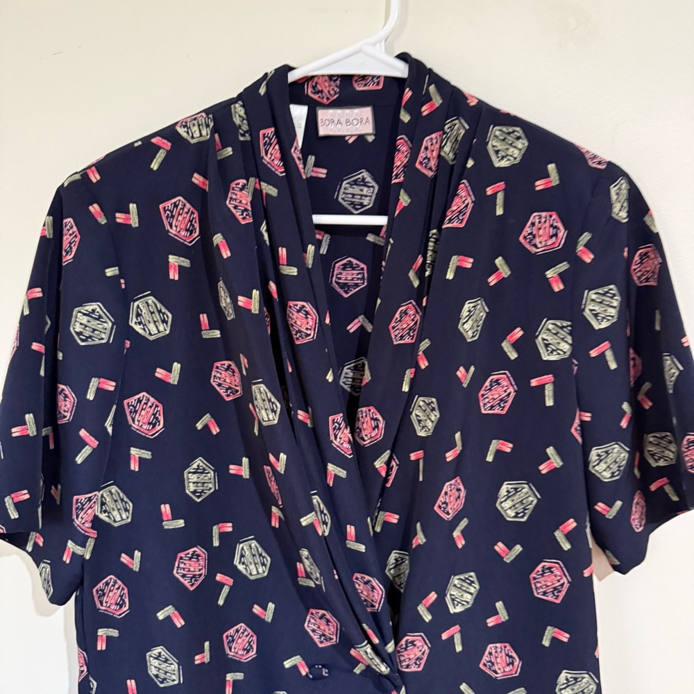 Bora Bora Pattern Blouse size Medium